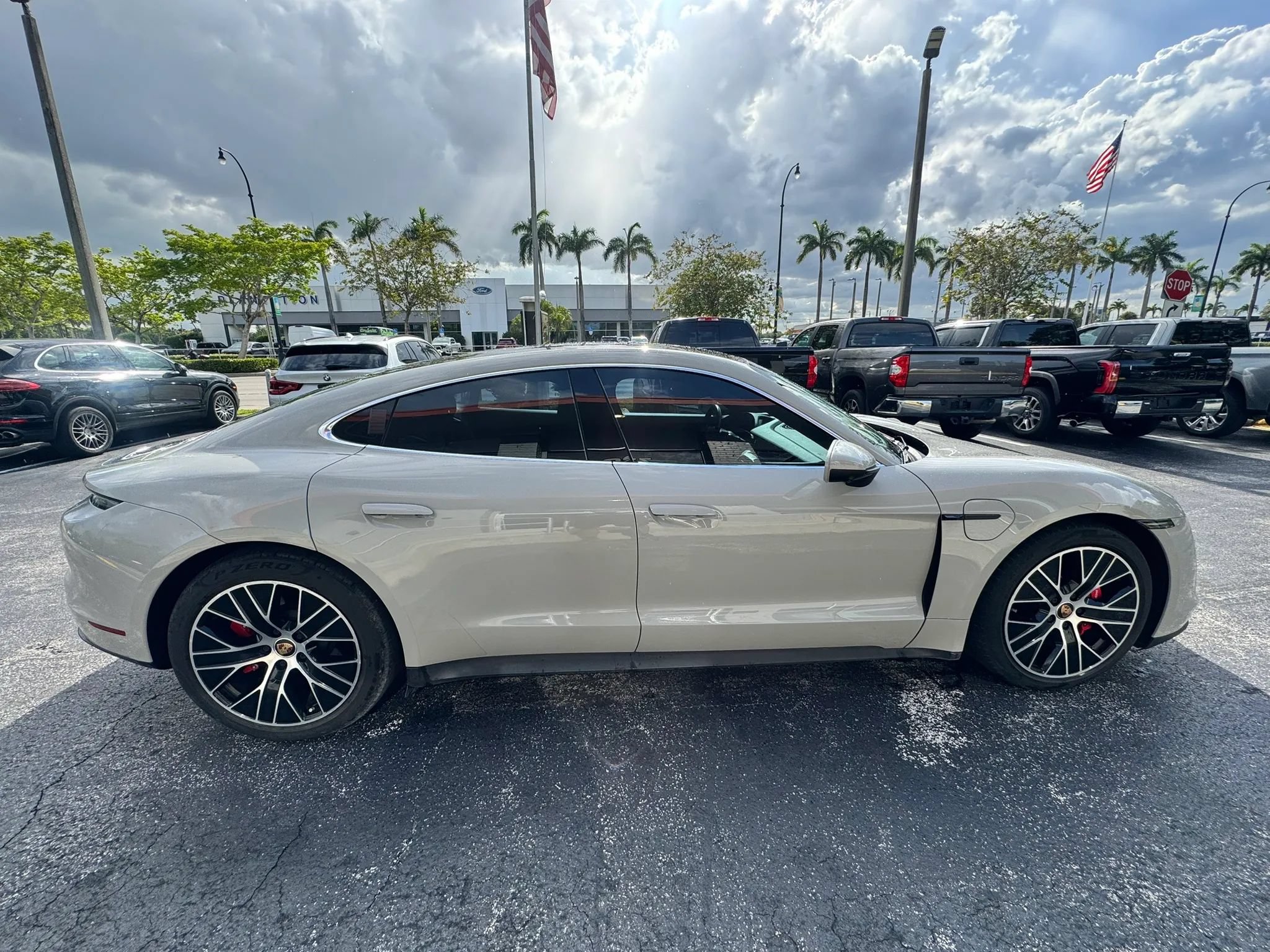 Used 2021 Porsche Taycan 4S AWD/4WD image 9