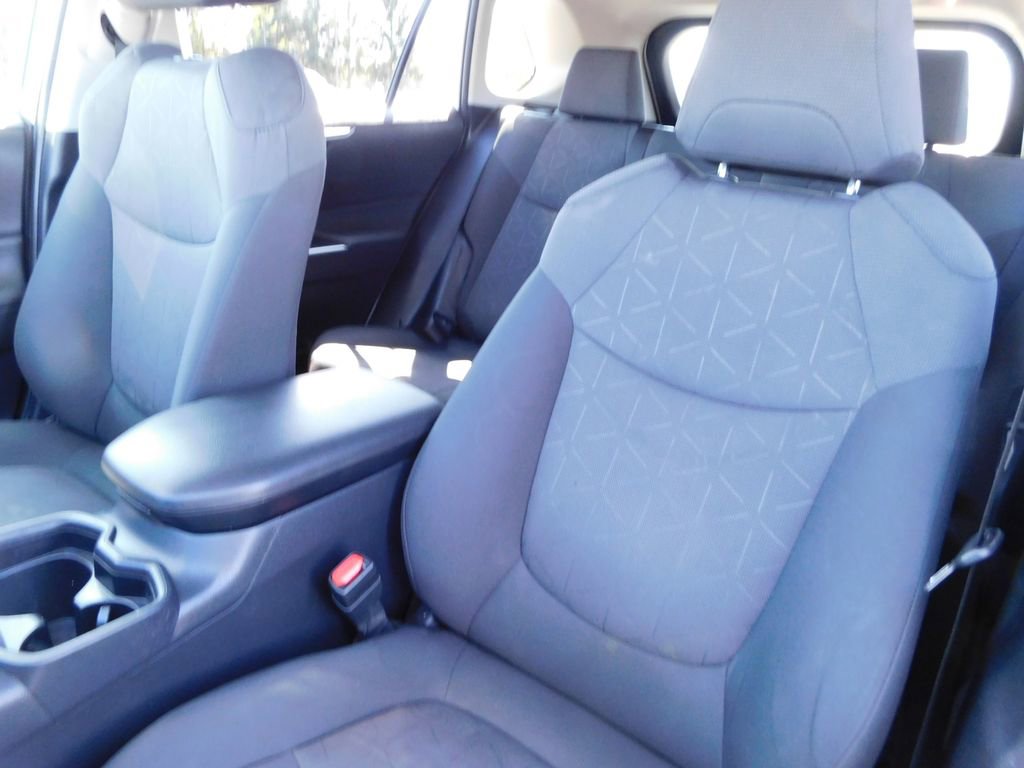 Used 2019 Toyota RAV4 XLE w/ Convenience Package image 16