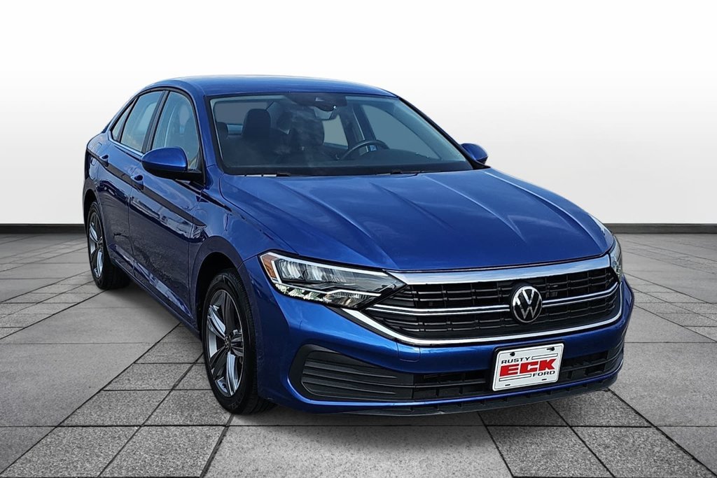 Used 2024 Volkswagen Jetta SE FWD image 3