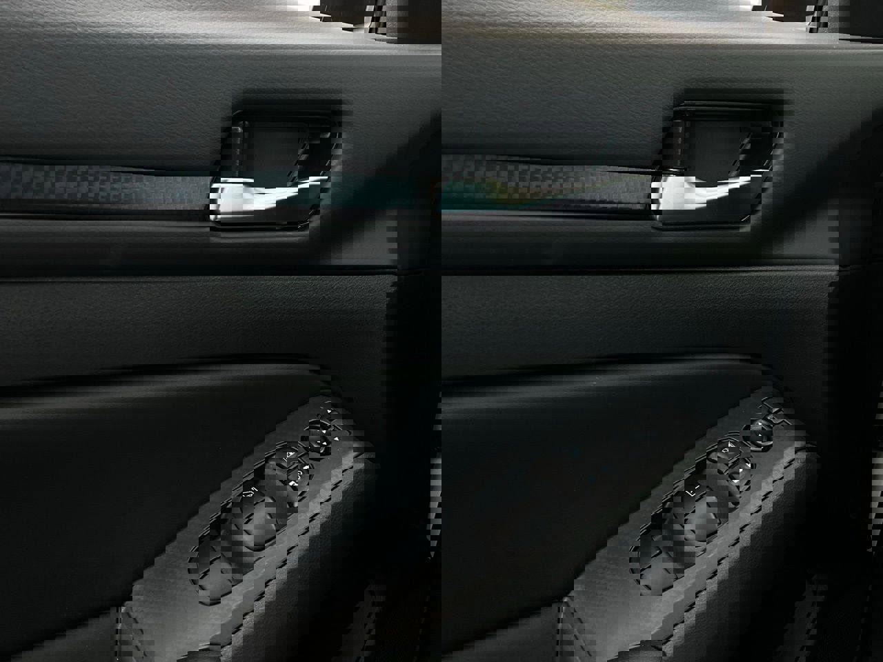 Used 2025 Nissan Altima 2.5 SV image 21