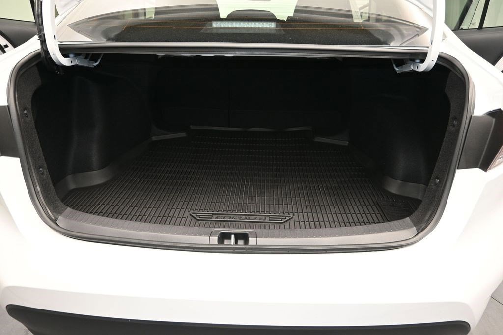 Used 2025 Toyota Corolla LE w/ LE Premium Package FWD image 9