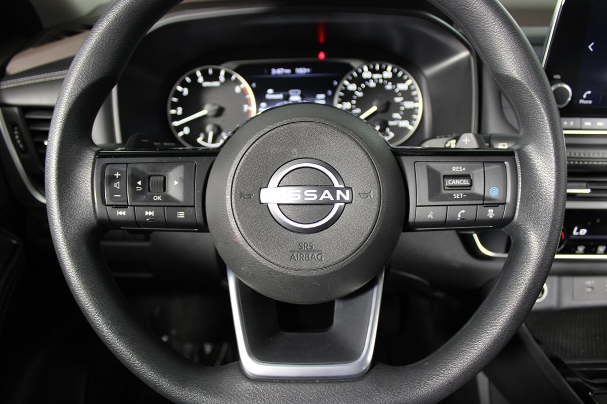 Used 2023 Nissan Rogue SV FWD image 12