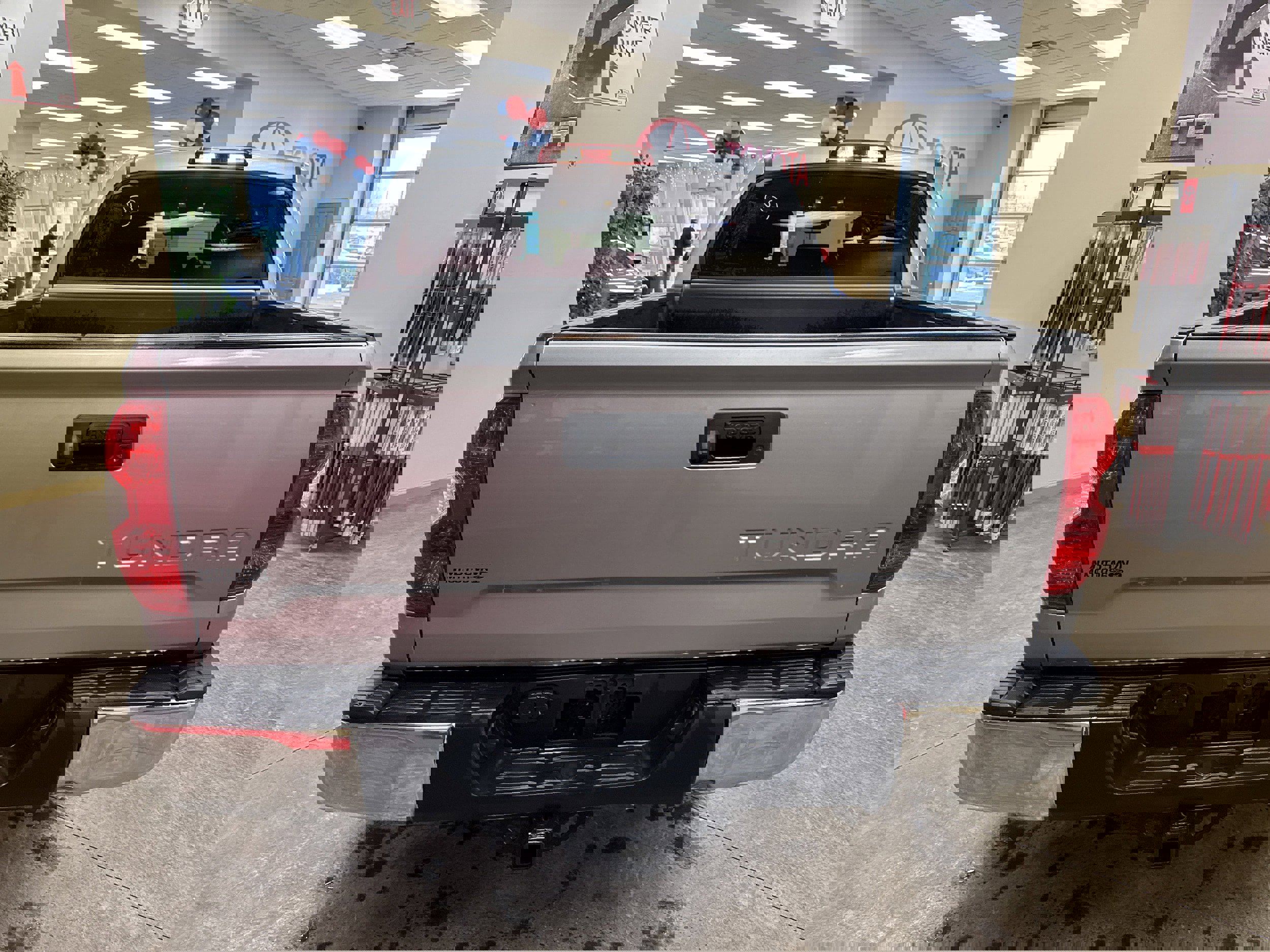 Used 2019 Toyota Tundra SR5 w/ TRD Off Road Package image 9