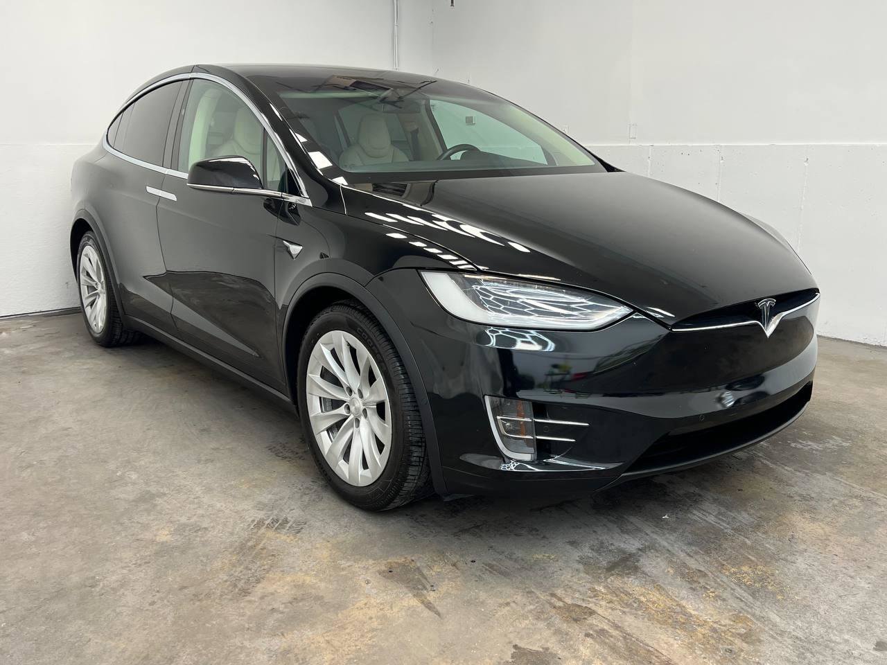 Used 2018 Tesla Model X 75D AWD/4WD image 3
