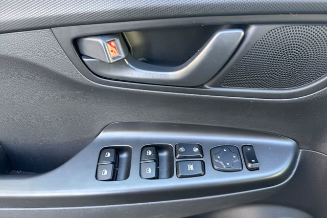 Used 2023 Hyundai Kona SEL image 11