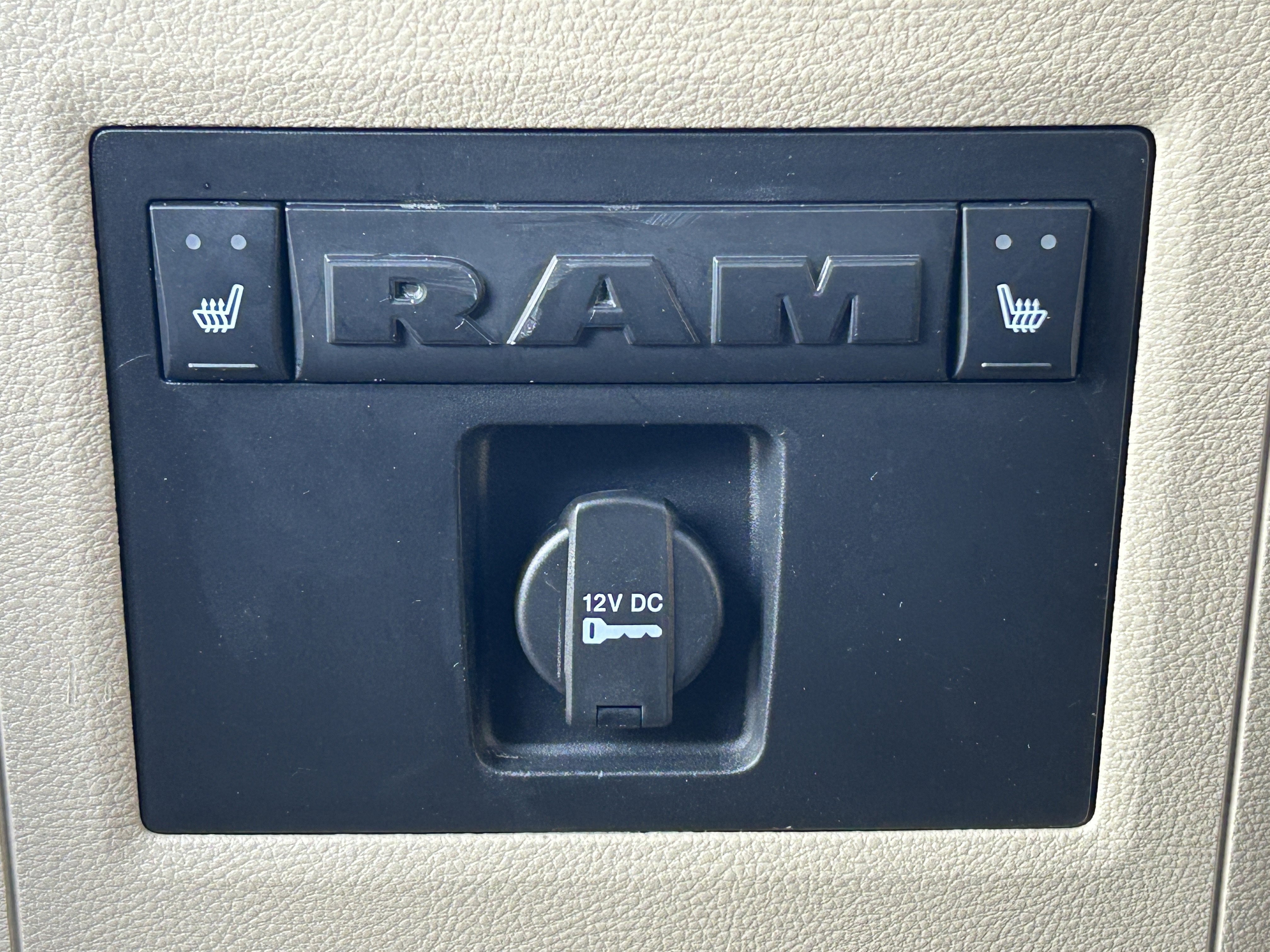 Used 2016 RAM 1500 Laramie Longhorn w/ Convenience Group image 38