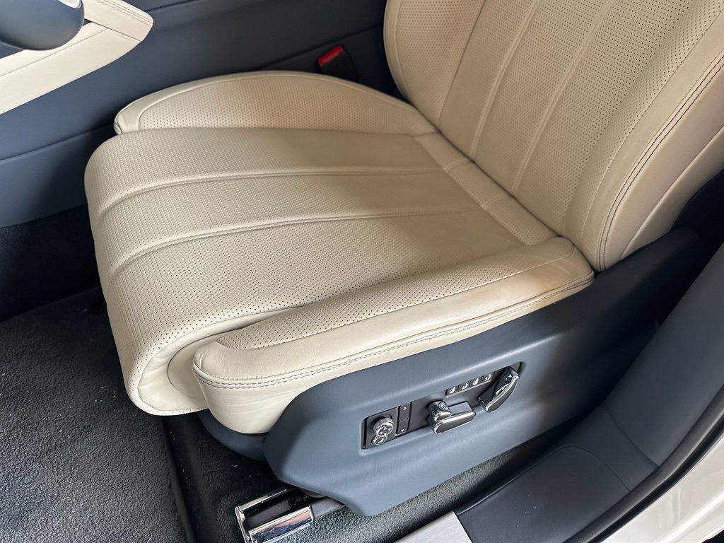 Used 2021 Bentley Bentayga image 11