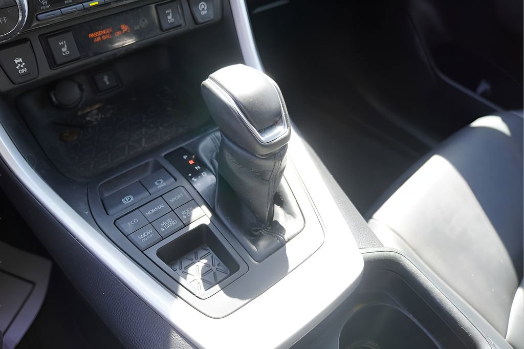 Used 2021 Toyota RAV4 XLE Premium image 27