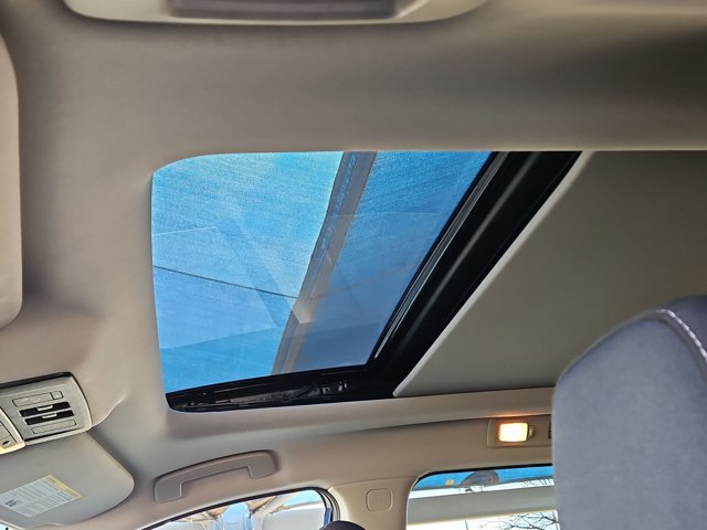 Used 2022 Nissan Pathfinder SV w/ SV Premium Package image 12