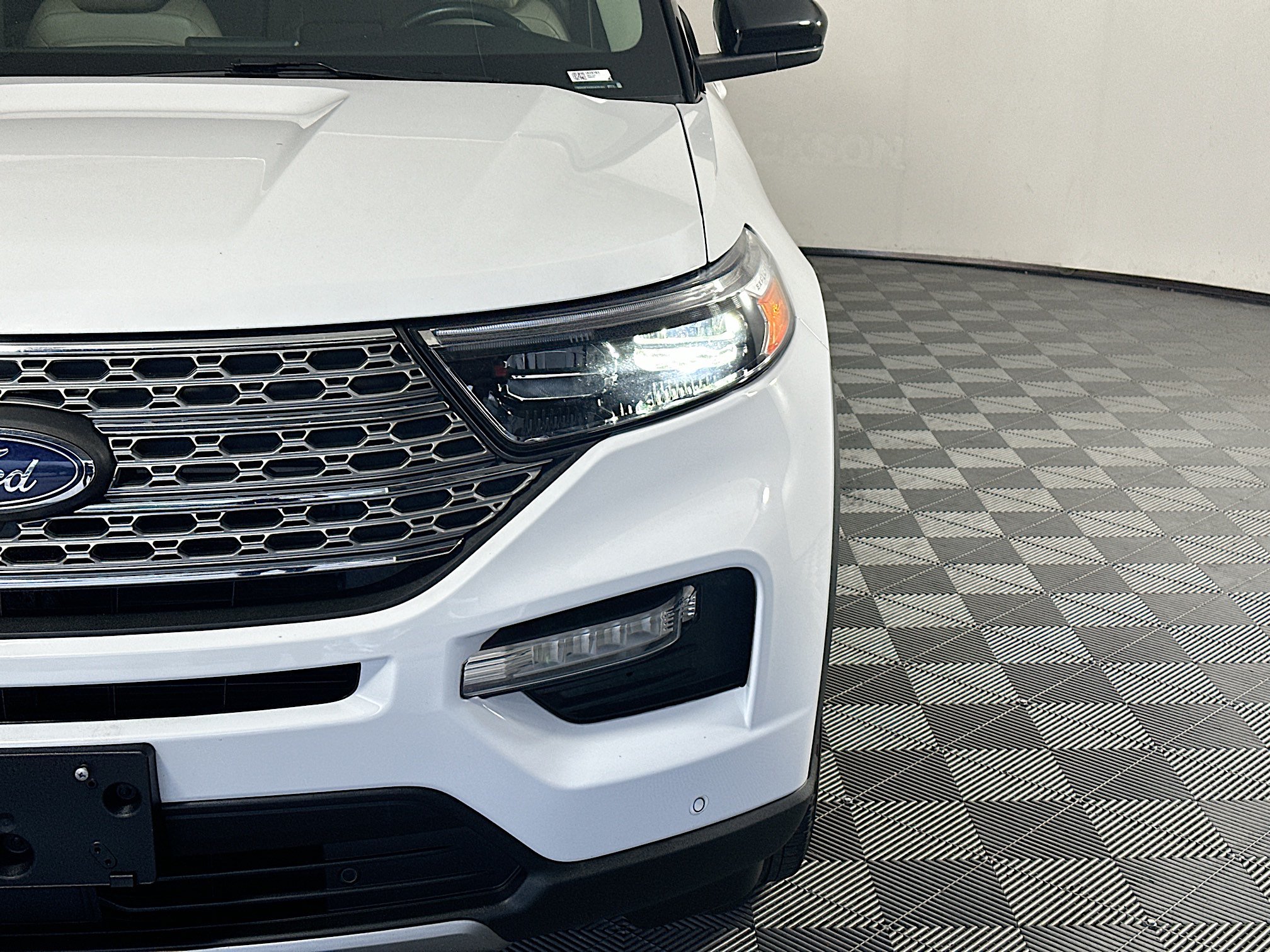 Used 2024 Ford Explorer Limited AWD/4WD image 9