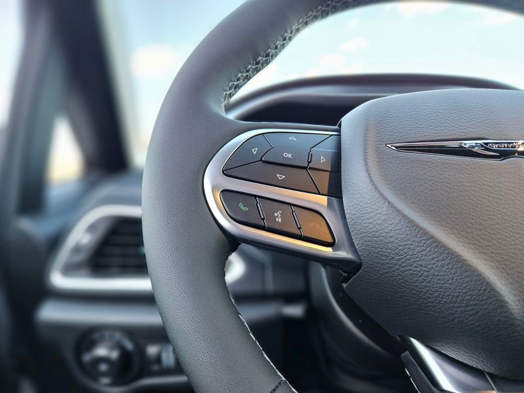 New 2026 Chrysler Pacifica Select image 26