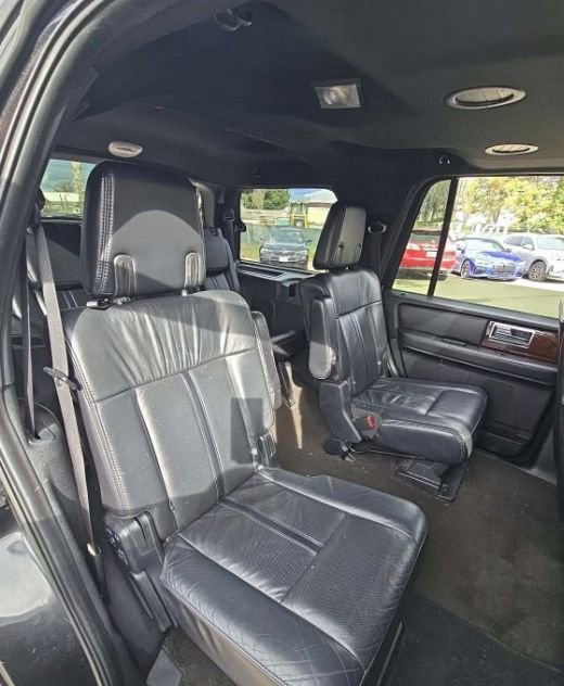 Used 2015 Lincoln Navigator image 33