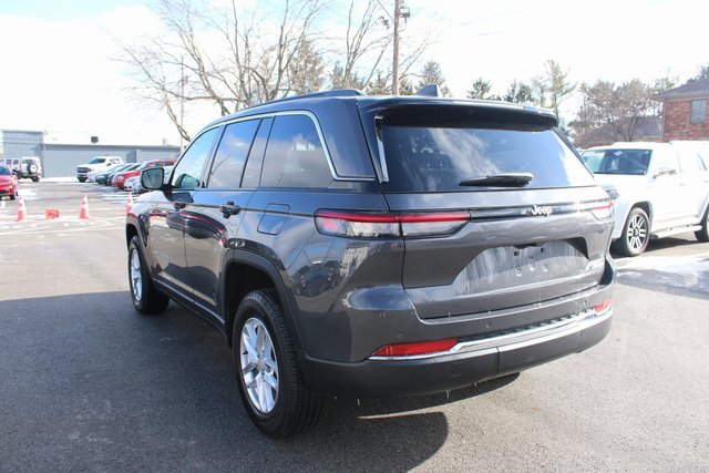 Used 2024 Jeep Grand Cherokee Laredo image 42