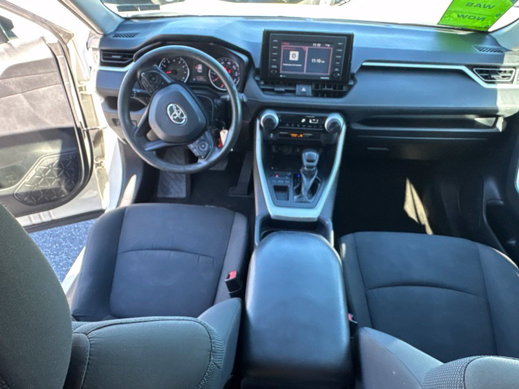 Used 2020 Toyota RAV4 LE FWD image 17