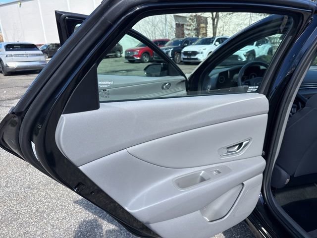 Used 2023 Hyundai Elantra SEL w/ Convenience Package image 32