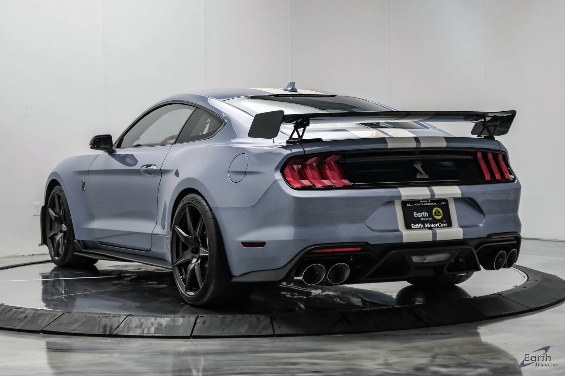 Used 2022 Ford Mustang Shelby GT500 w/ Carbon Fiber Track Pack RWD image 13