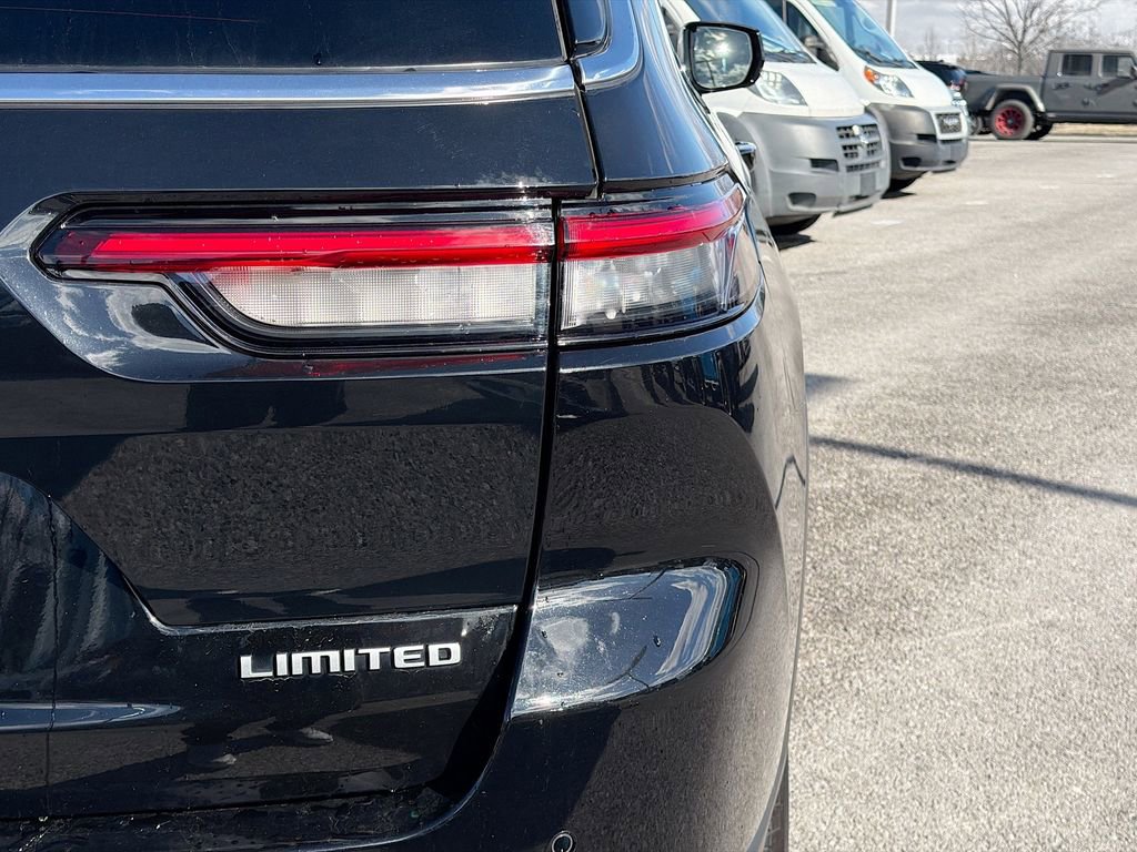 Used 2024 Jeep Grand Cherokee L Limited w/ Luxury Tech Group II image 12