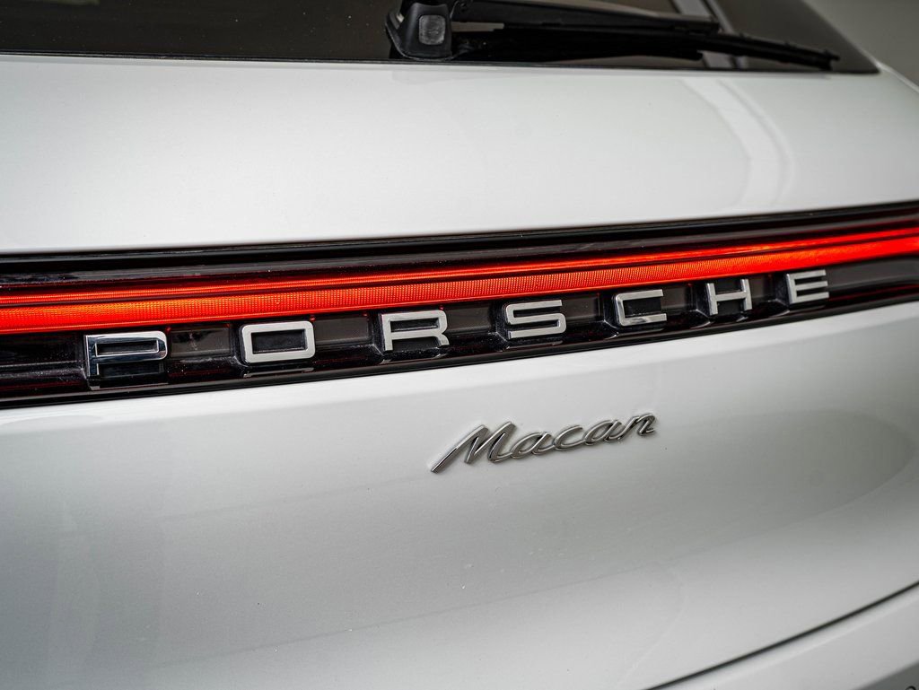 Certified 2025 Porsche Macan image 19