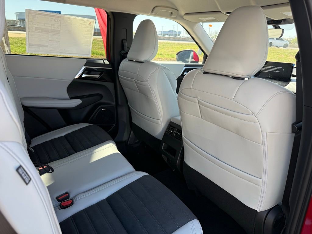 New 2026 Mitsubishi Outlander SE image 23