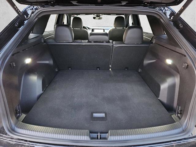 Used 2025 Volkswagen Atlas Cross Sport SE image 6