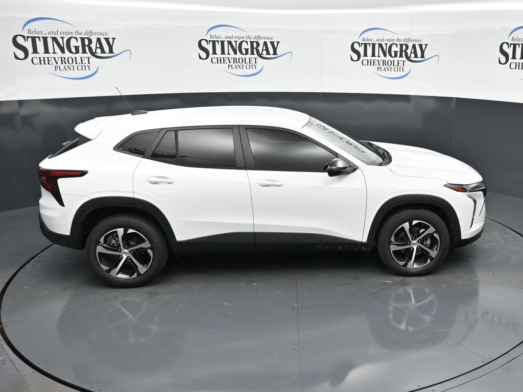 Used 2024 Chevrolet Trax RS FWD image 25
