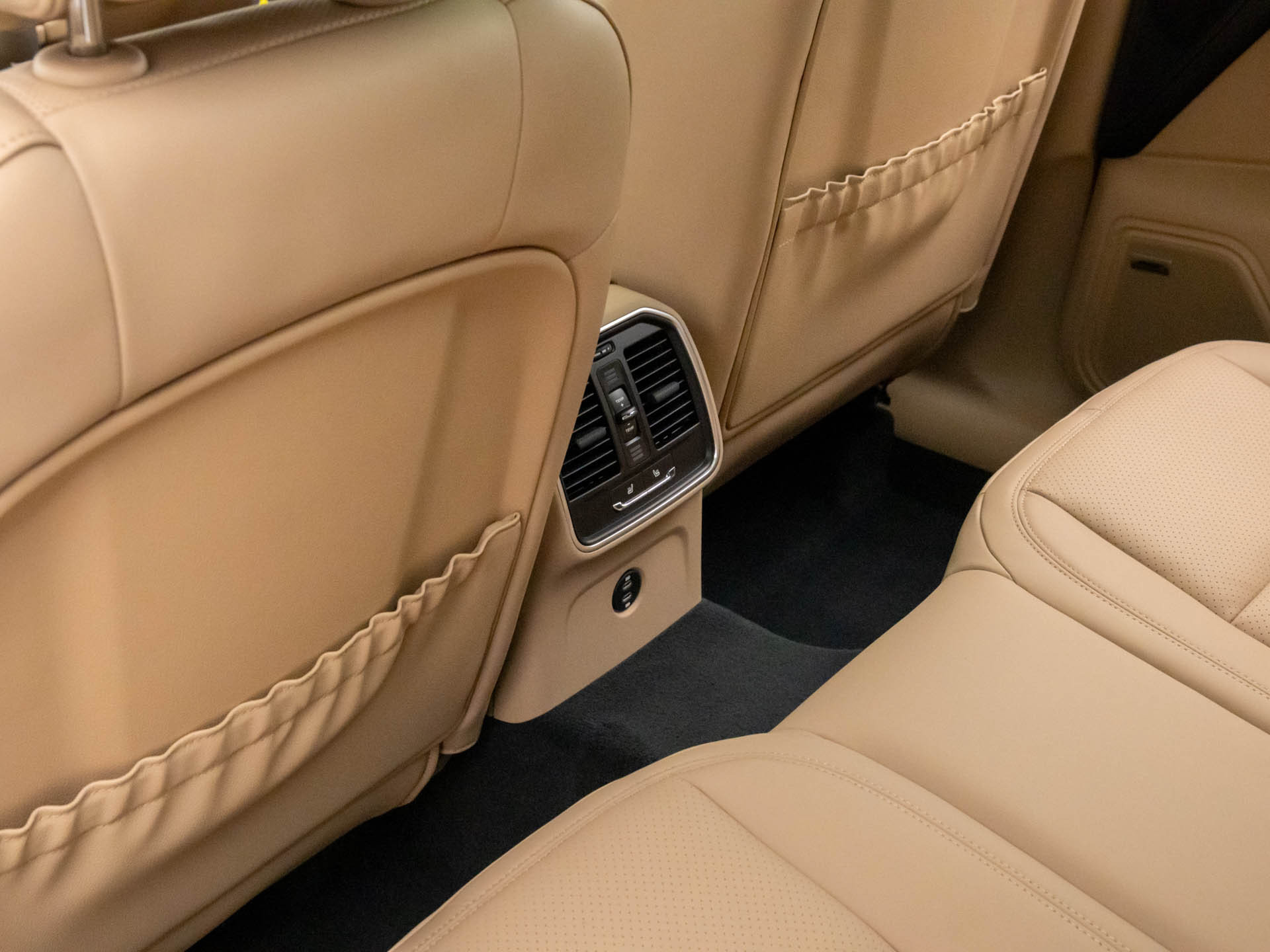 Certified 2026 Porsche Macan AWD/4WD image 18