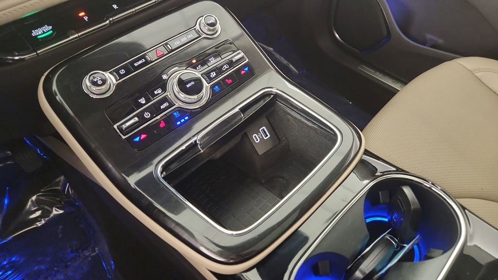 Used 2023 Lincoln Nautilus Reserve w/ Equipment Group 201A image 18