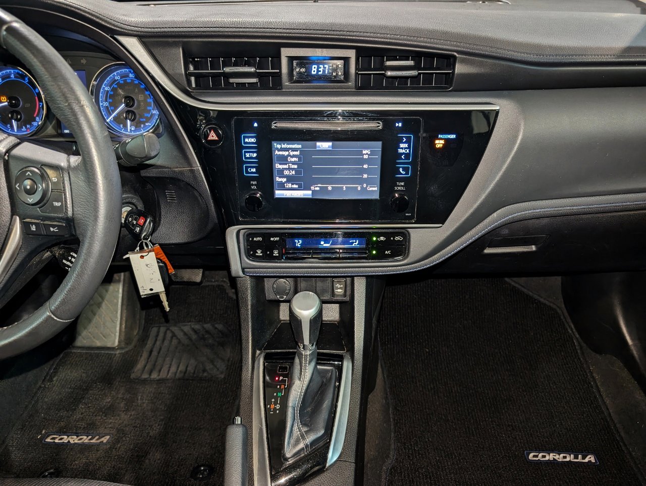 Used 2018 Toyota Corolla SE image 33