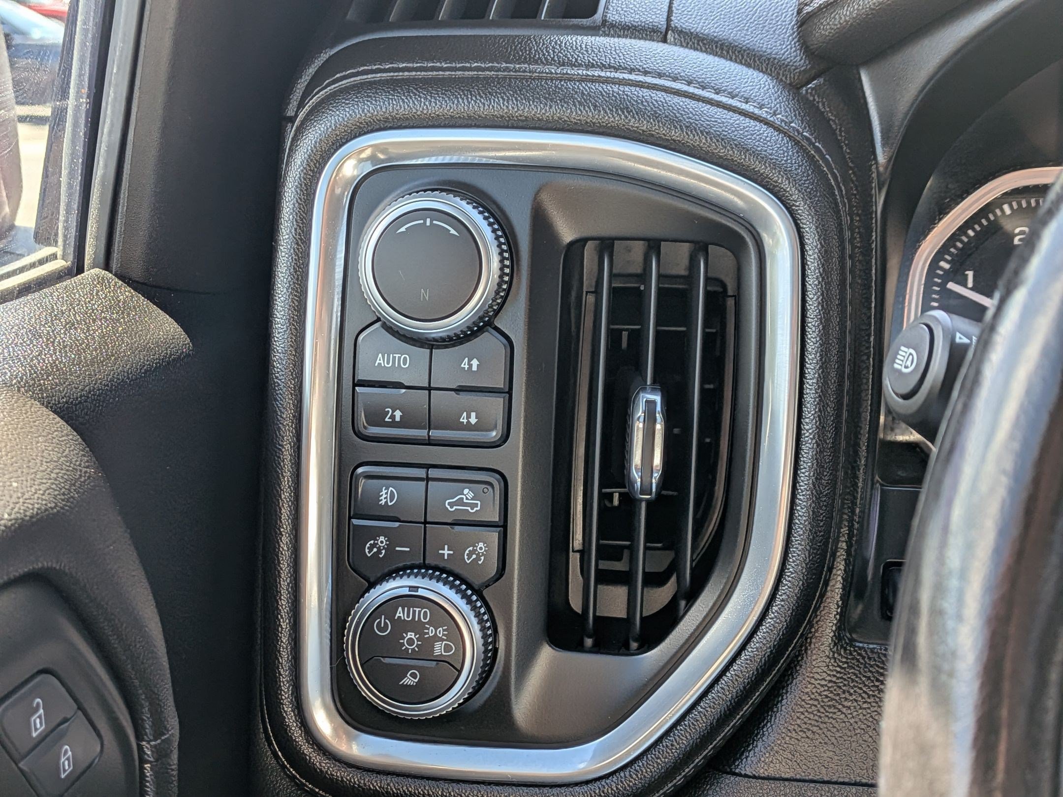 Used 2019 GMC Sierra 1500 Denali w/ Denali Ultimate Package AWD/4WD image 18