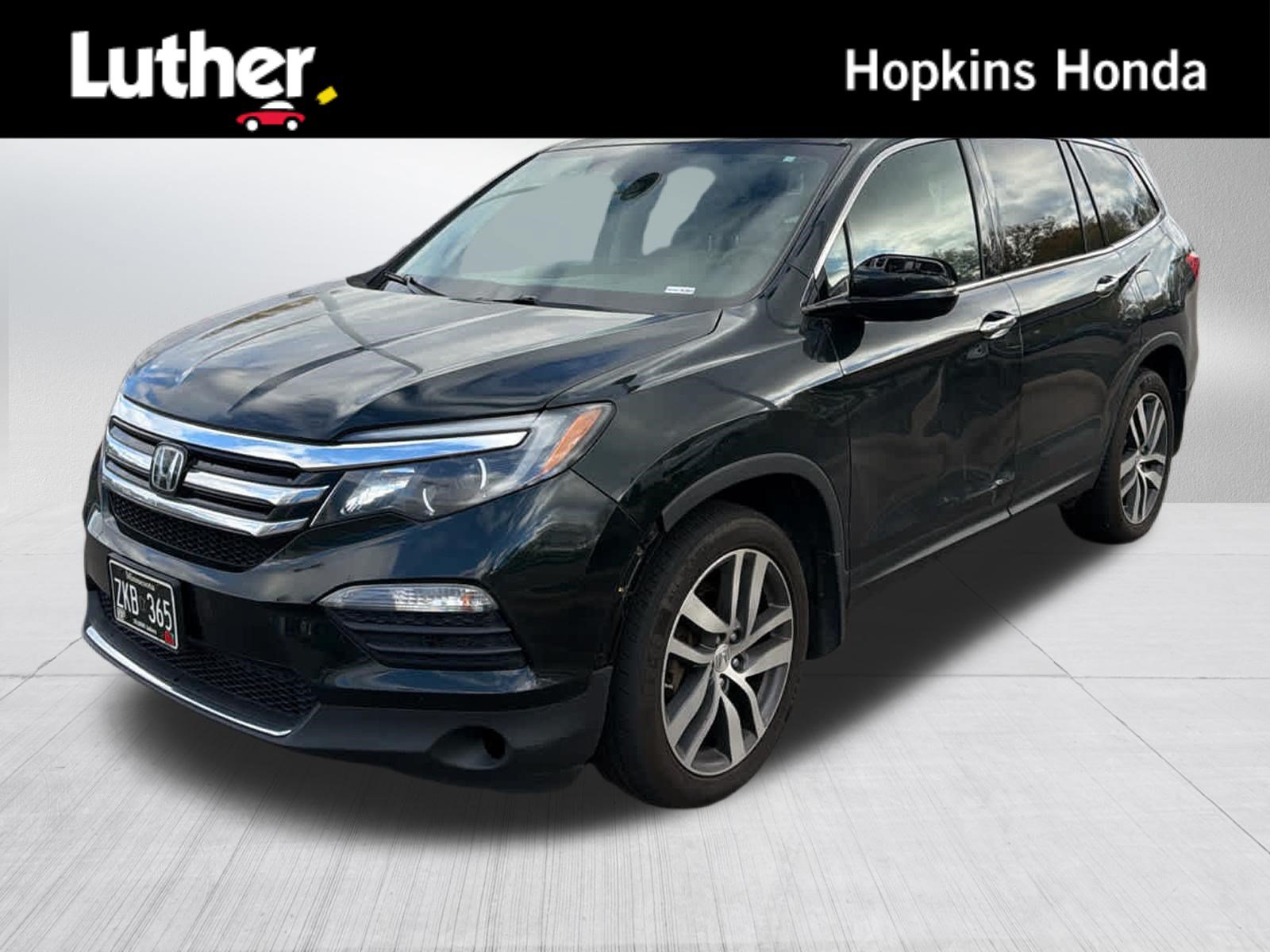 Used 2017 Honda Pilot Touring image 1