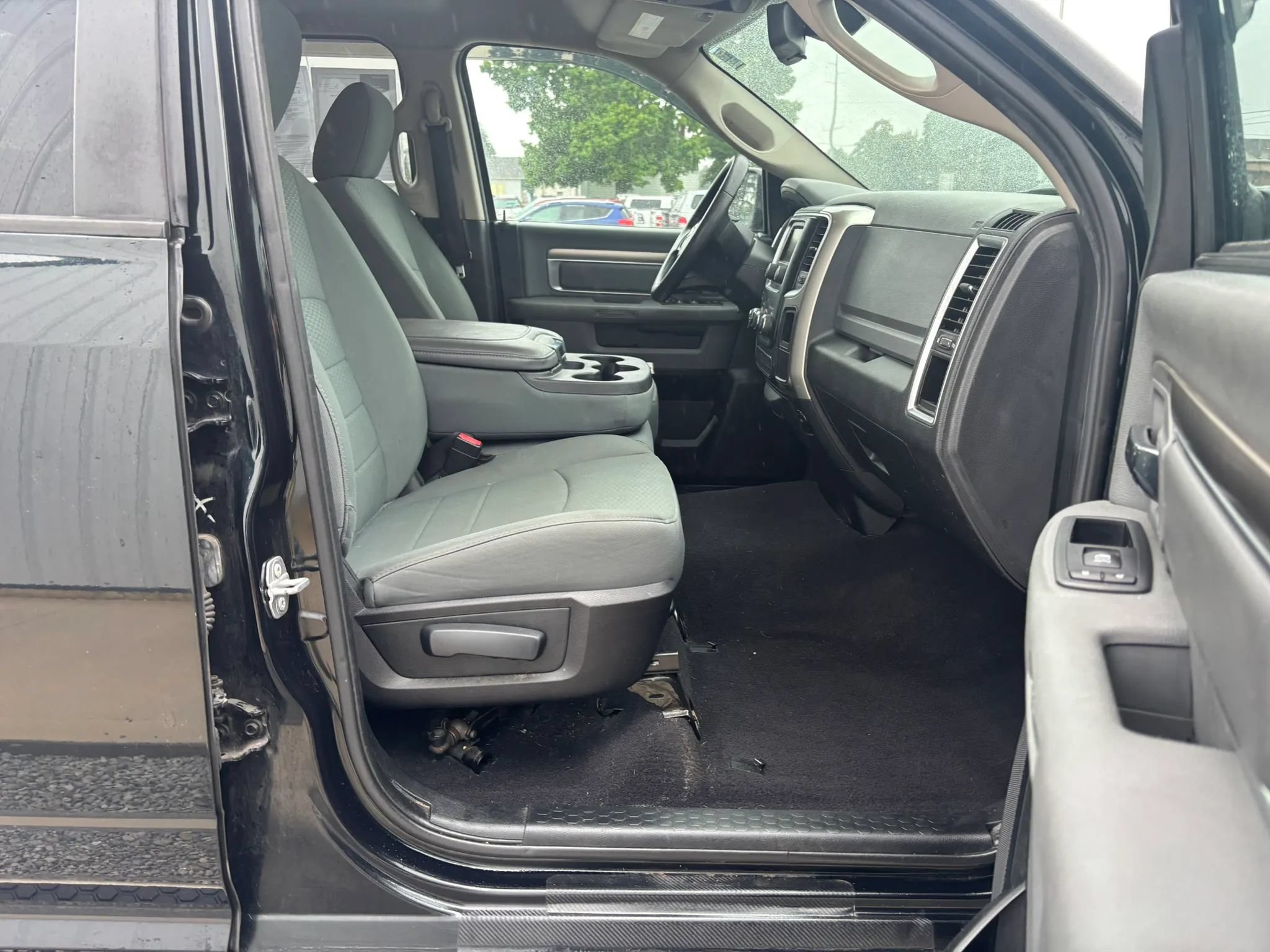 Used 2016 RAM 1500 Classic SLT AWD/4WD image 17