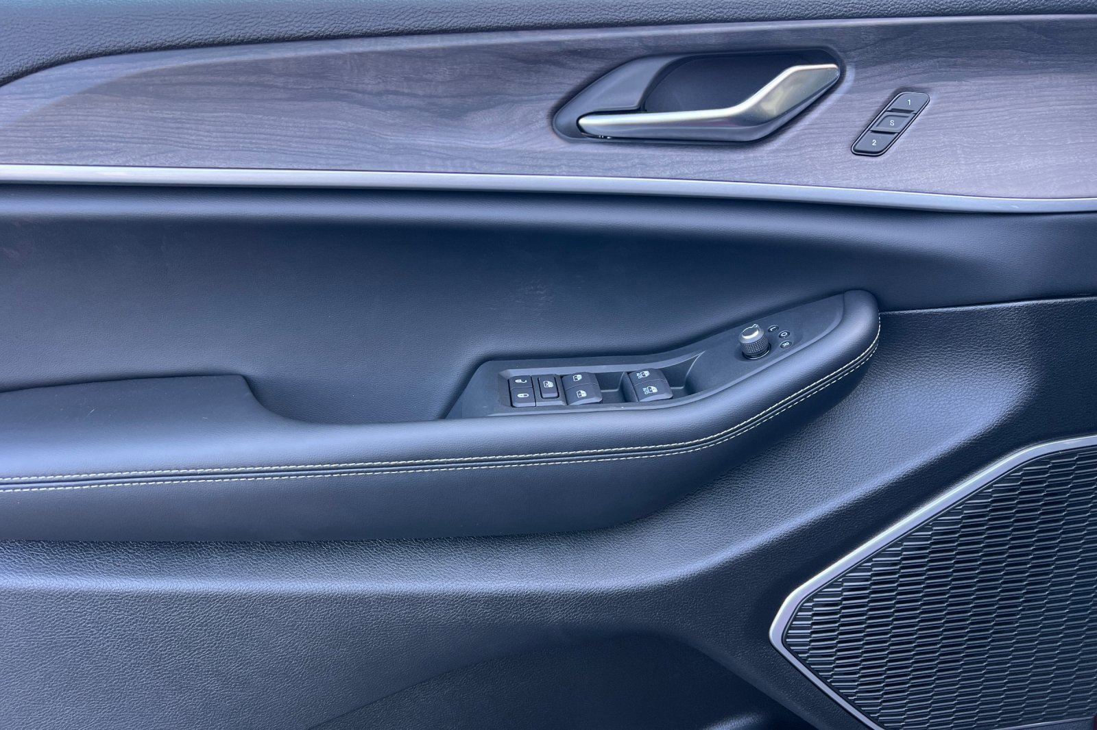 New 2025 Jeep Grand Cherokee Limited w/ Luxury Tech Group II image 11