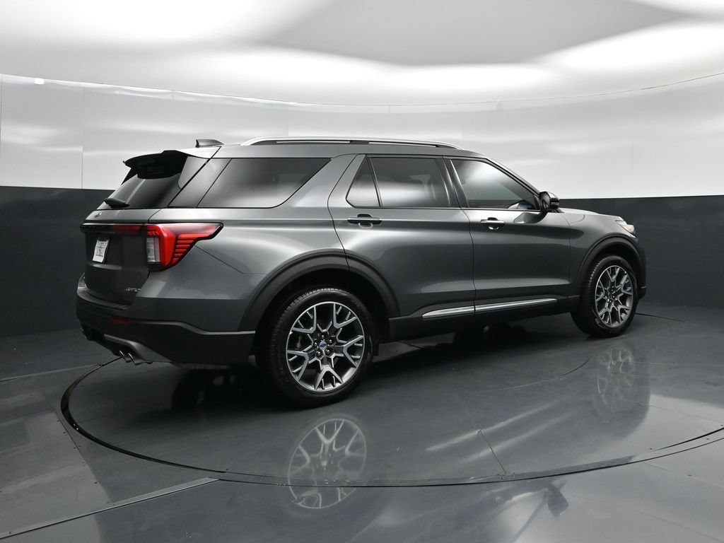 Certified 2025 Ford Explorer Platinum w/ Ultimate Package AWD/4WD image 30