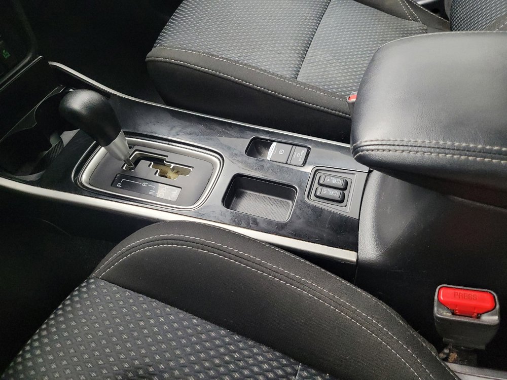 Used 2020 Mitsubishi Outlander ES image 26