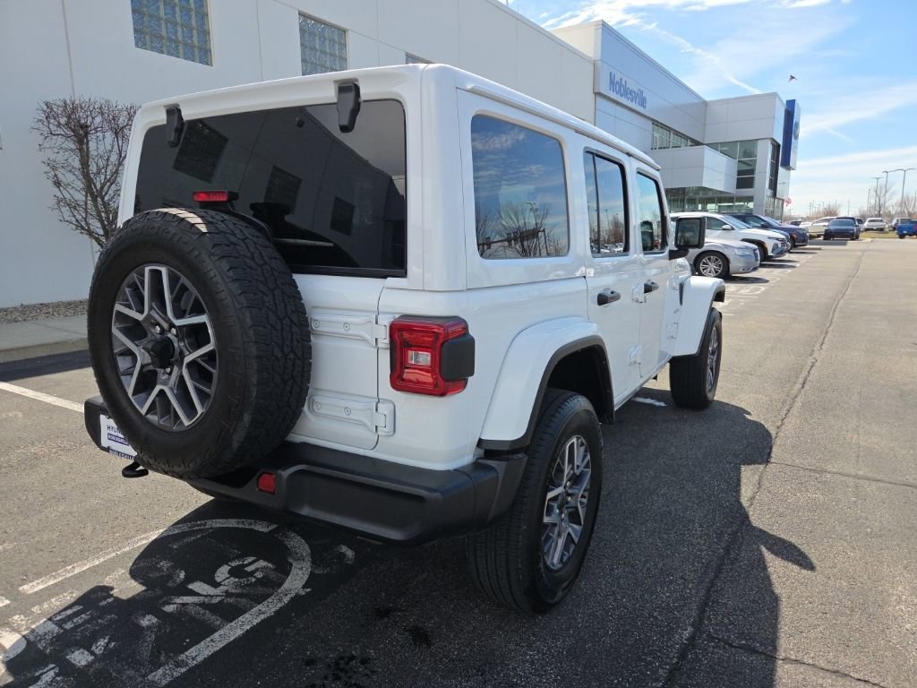 Used 2024 Jeep Wrangler Sahara image 8