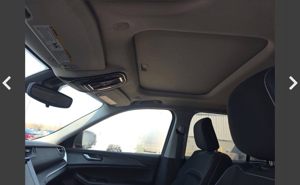 Used 2024 Jeep Grand Cherokee Laredo X AWD/4WD image 12