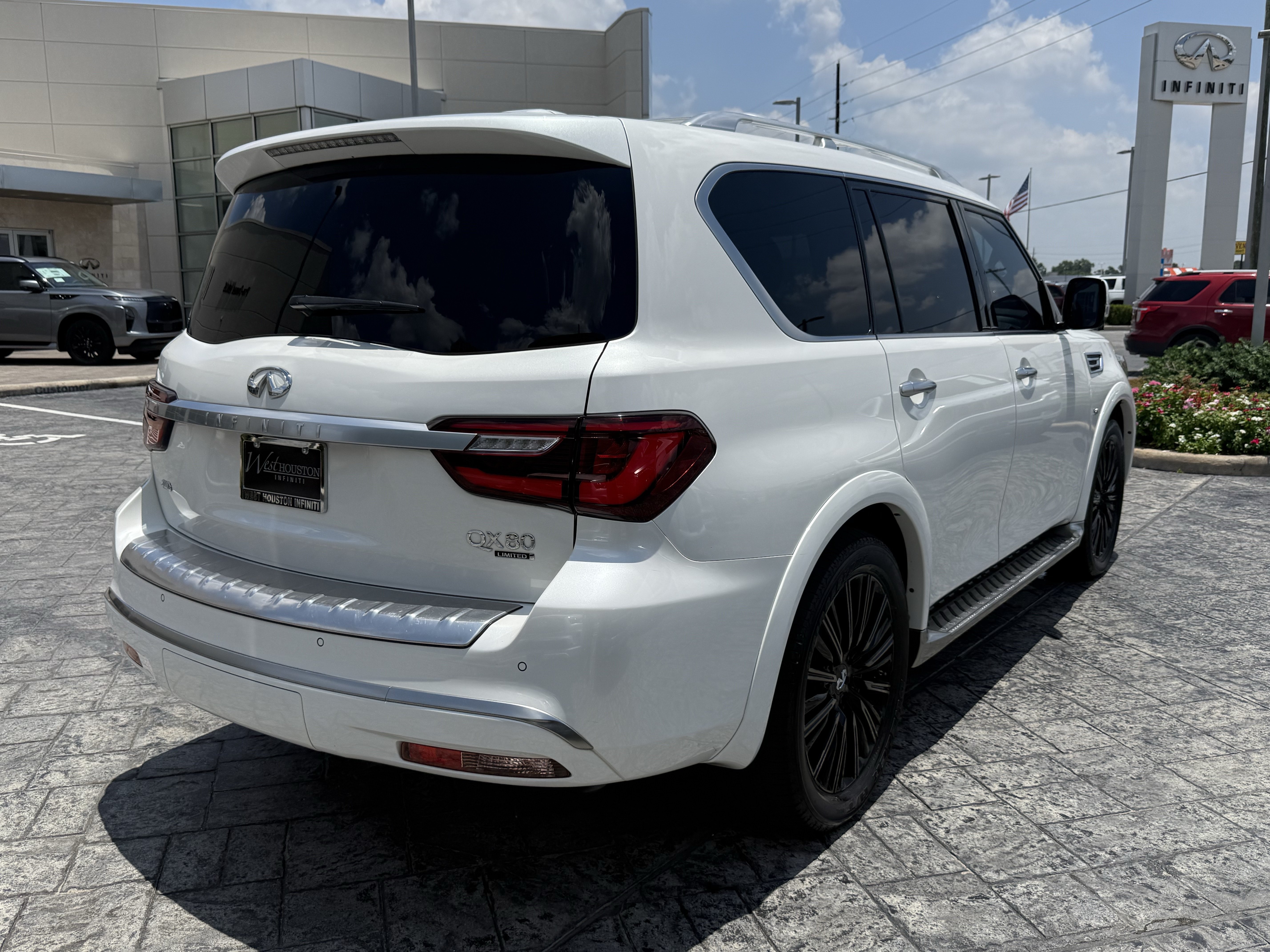 Used 2020 INFINITI QX80 Limited w/ All-Season Package AWD/4WD image 7