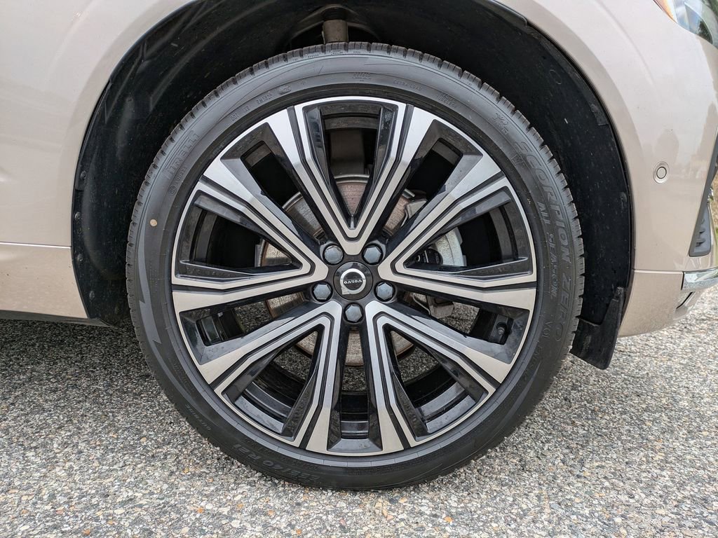 Used 2023 Volvo XC60 B5 Ultimate w/ Climate Package AWD/4WD image 11