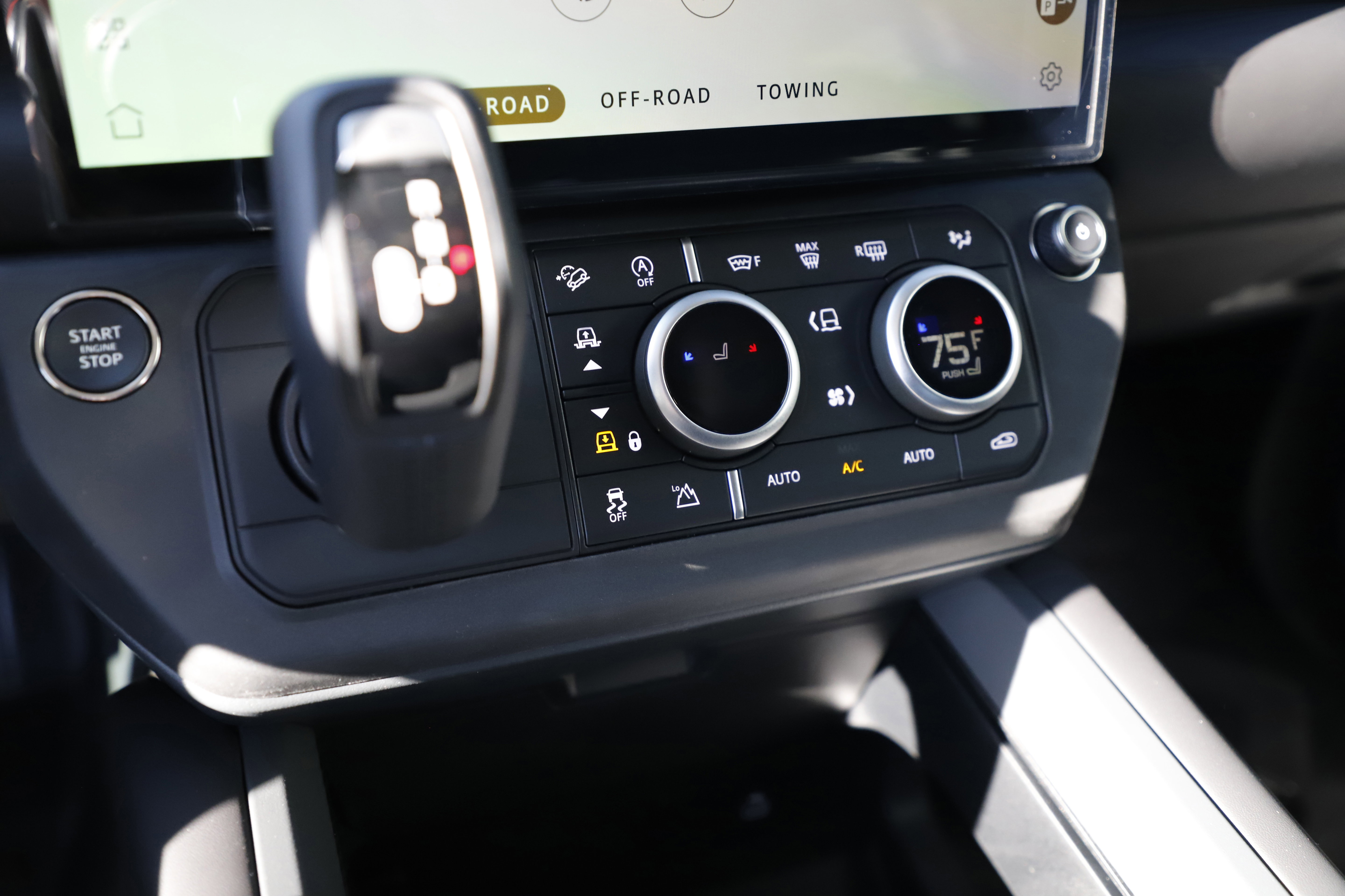 New 2026 Land Rover Defender 110 X-Dynamic SE image 28