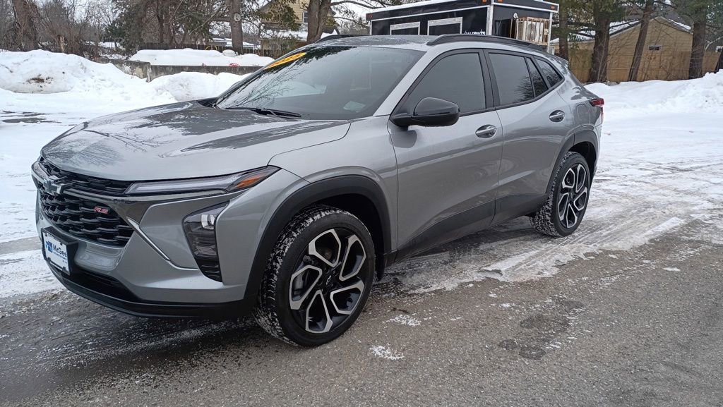 Used 2025 Chevrolet Trax RS w/ Driver Confidence Package image 3