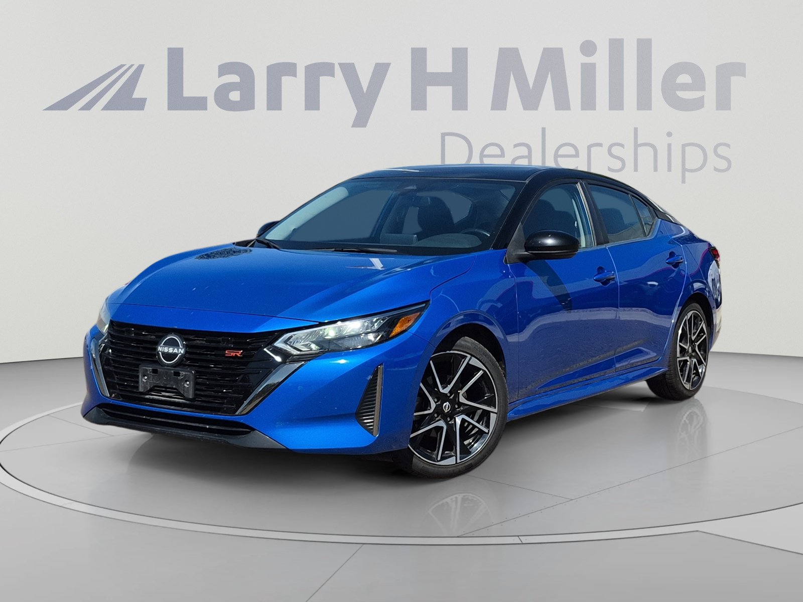 Used 2025 Nissan Sentra SR FWD image 1