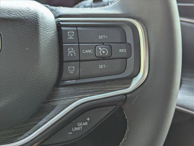 Used 2023 Jeep Wagoneer Series III w/ Premium Group I AWD/4WD image 11