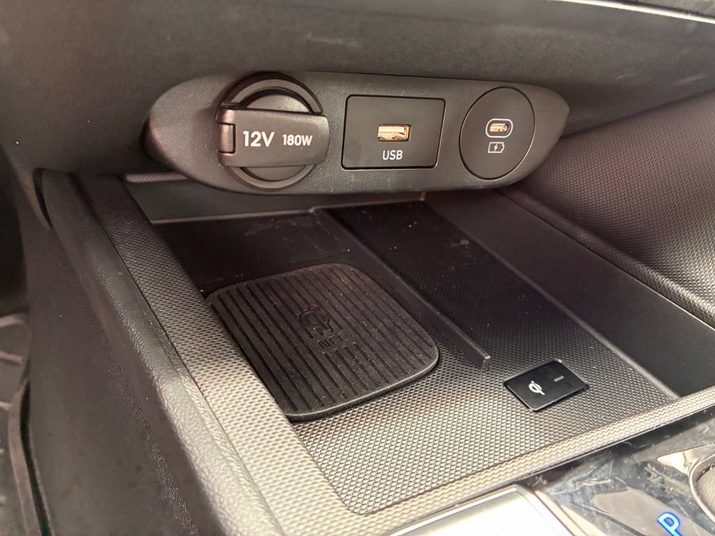 Used 2025 Hyundai Elantra Limited FWD image 35