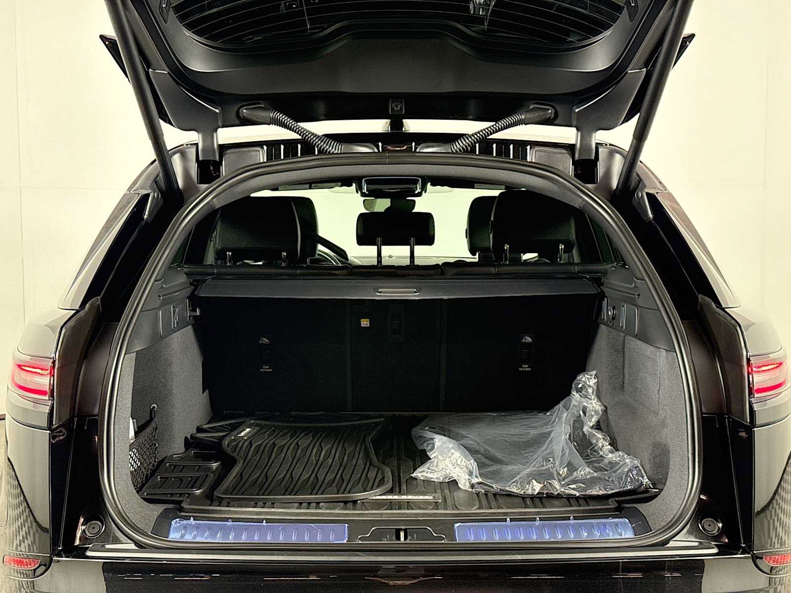 Used 2026 Land Rover Range Rover Velar Dynamic SE AWD/4WD image 24