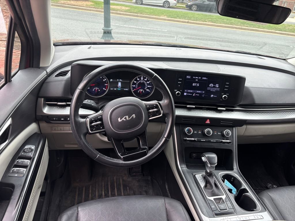 Used 2022 Kia Carnival LX image 10