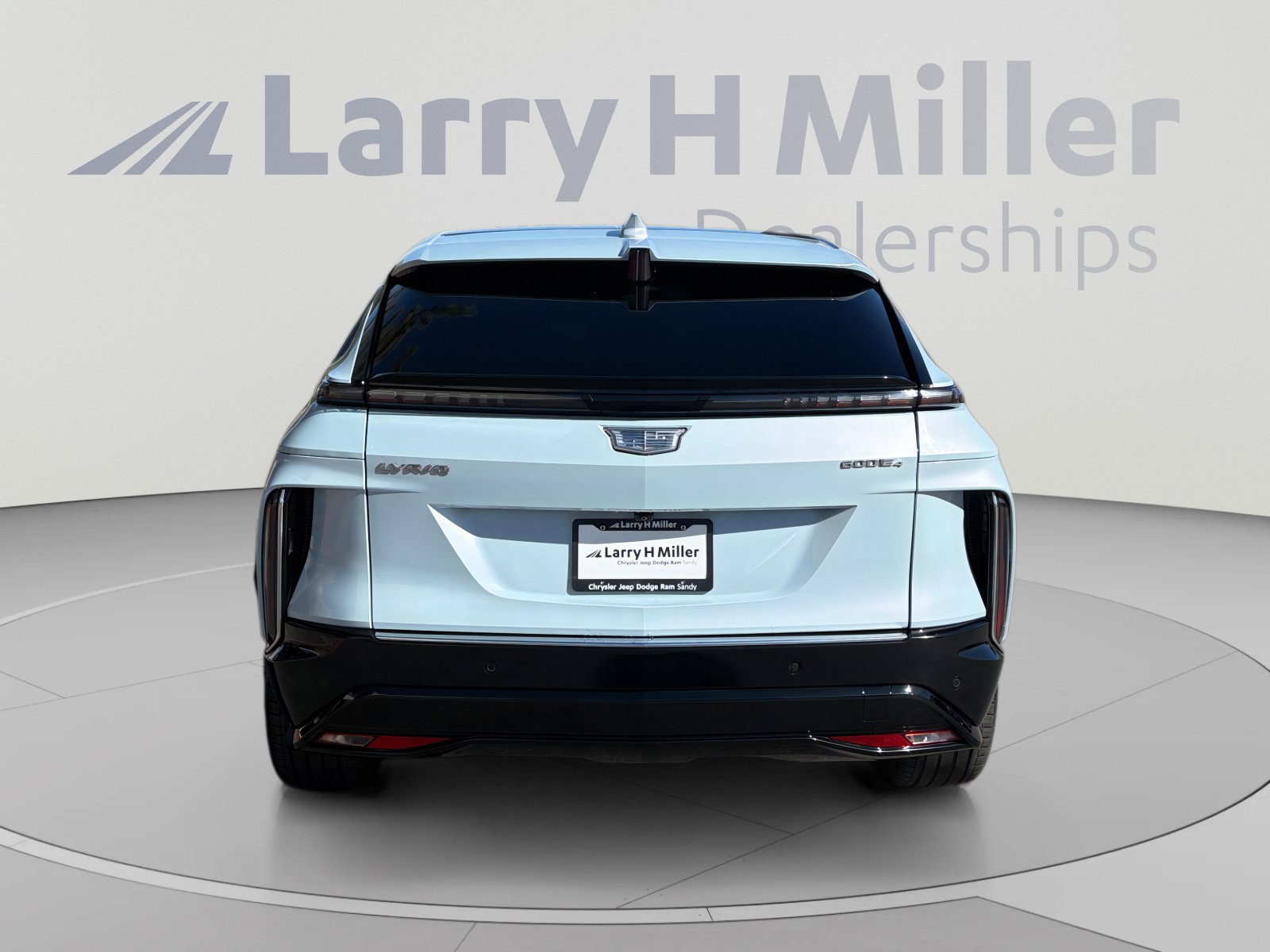 Used 2024 Cadillac Lyriq Luxury w/ LPO, Floor Liner Package AWD/4WD image 4