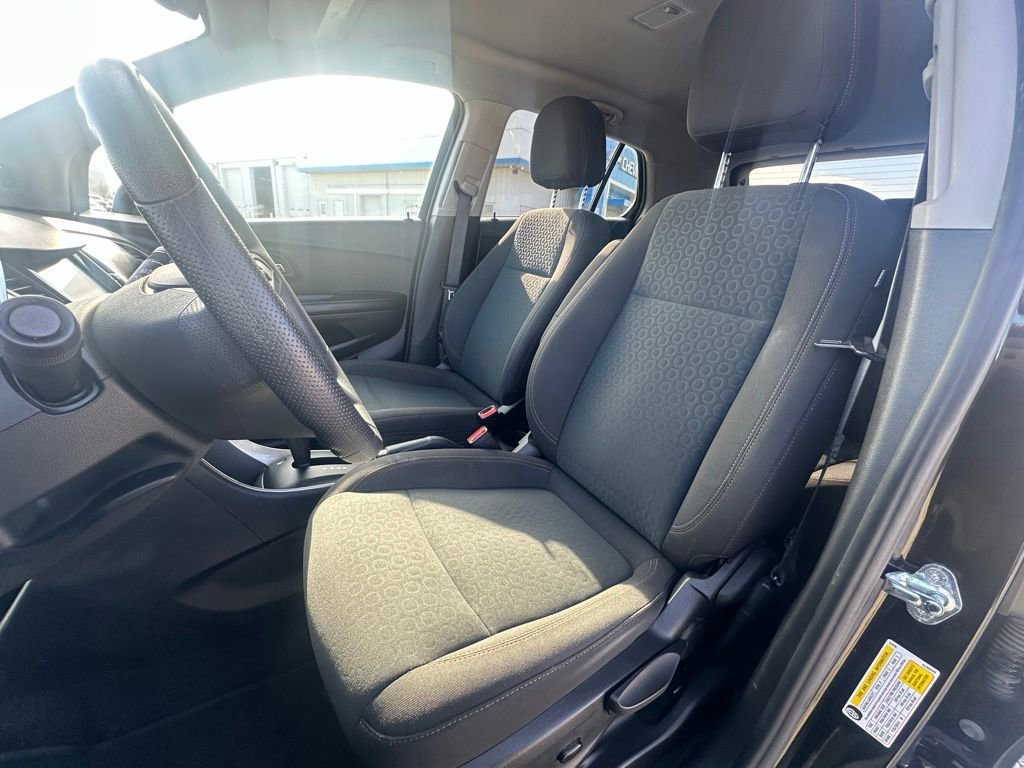 Used 2022 Chevrolet Trax LS w/ Tint and Cruise Package image 12