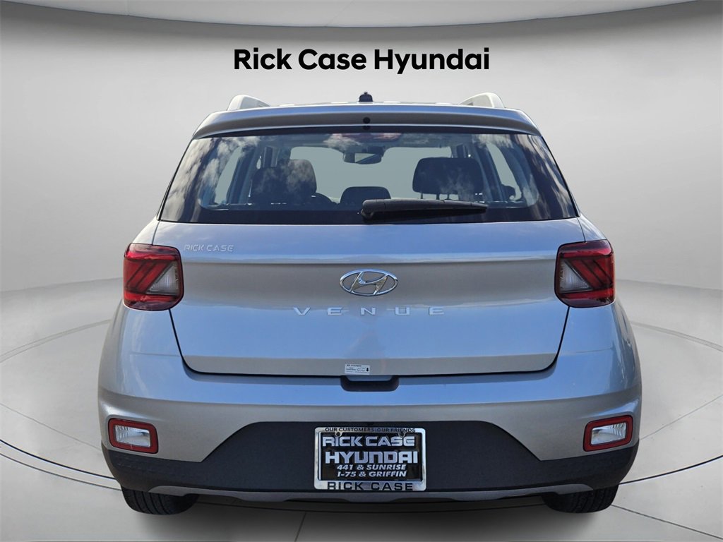 Certified 2025 Hyundai Venue SEL image 6