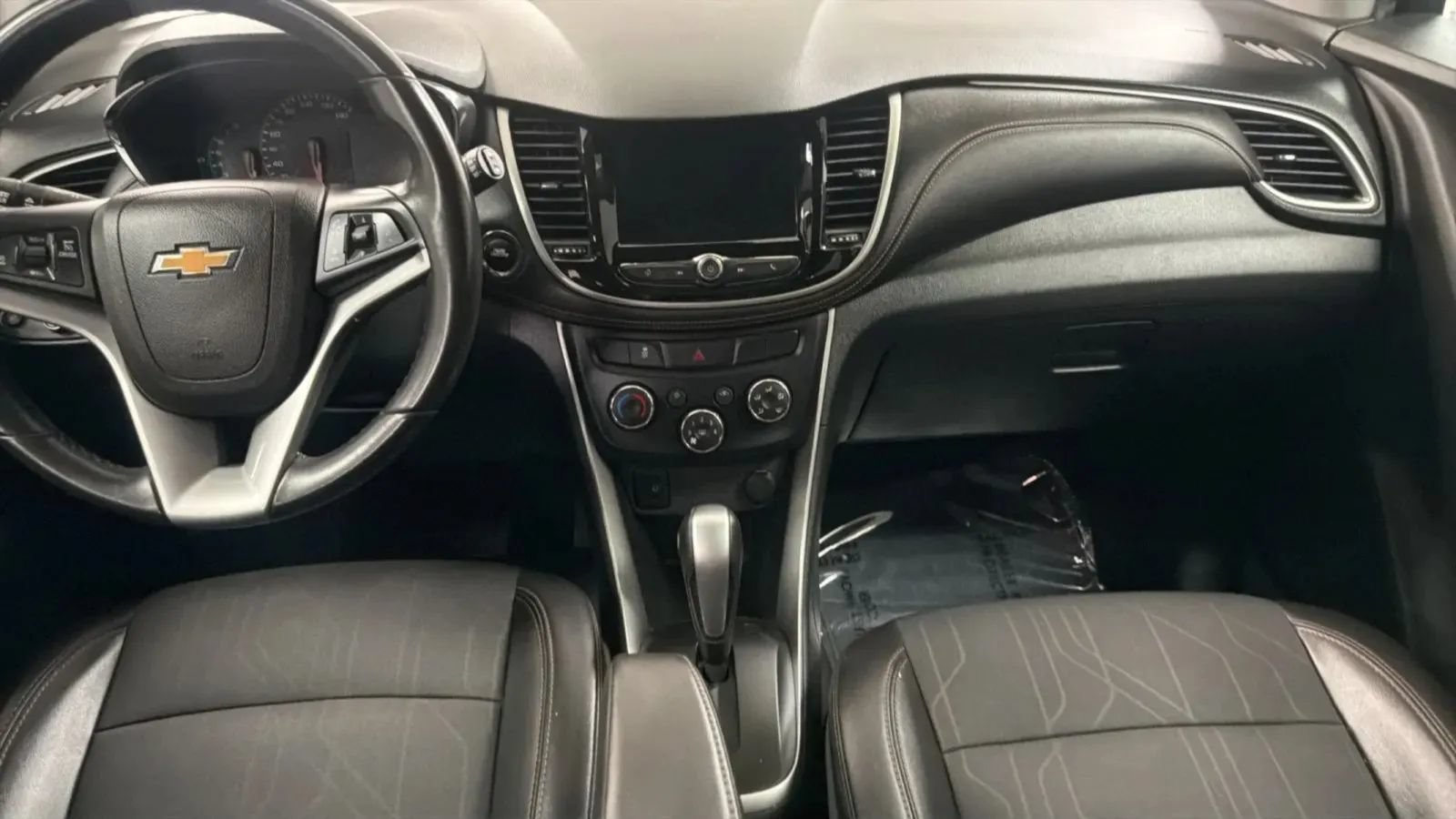 Used 2018 Chevrolet Trax LT w/ LT Convenience Package FWD image 16