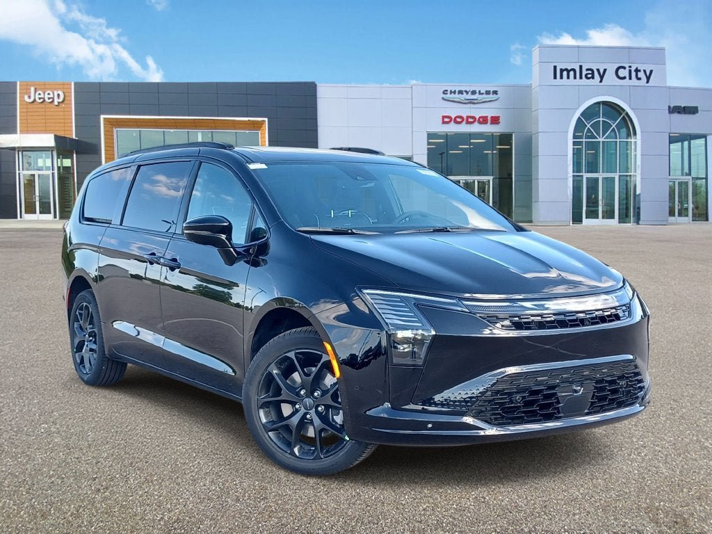 New 2027 Chrysler Pacifica Limited w/ Family Tech Group